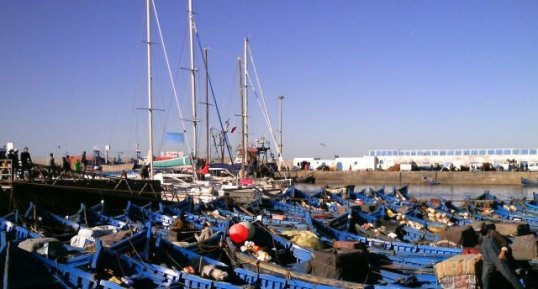 Port d'Essaouira, au loin Planetocean.JPG