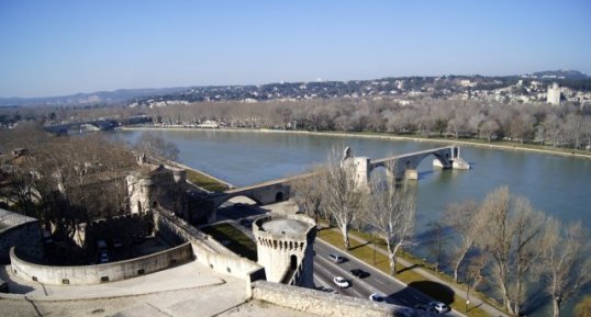Pont Saint Bénezet et remparts d'Avignon